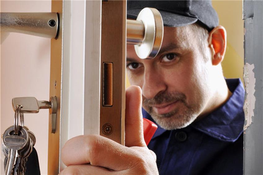 Was tun, wenn der Schlüssel drinnen steckt? Örtliche Handwerker helfen und hauen ihre Kunden nicht übers Ohr. Symbolbild: Dan Race - Fotolia.com