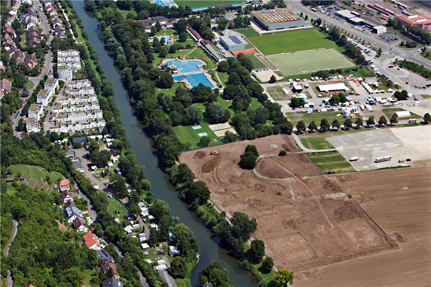 Westlich des Tübinger Freibads sind die Erweiterungsarbeiten in vollem Gang.Luftbild: Grohe