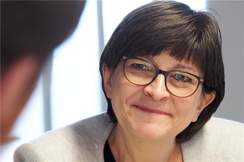 Will die SPD wieder auf 30 Prozent bringen: die Co-Parteivorsitzende Saskia Esken. Bild: Karl-Heinz Kuball
