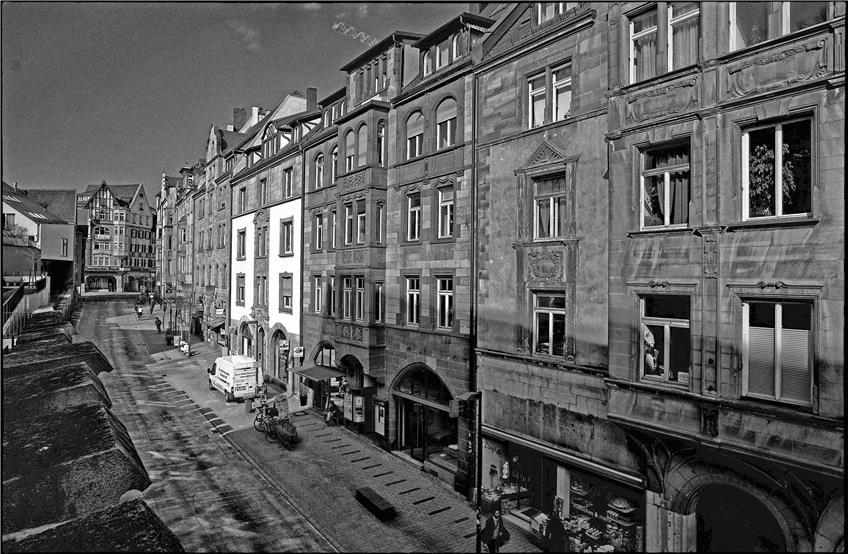 Wohnraum ist knapp in der Stadt: Im Bild die Tübinger Mühlstraße. Schmuckbild: Metz