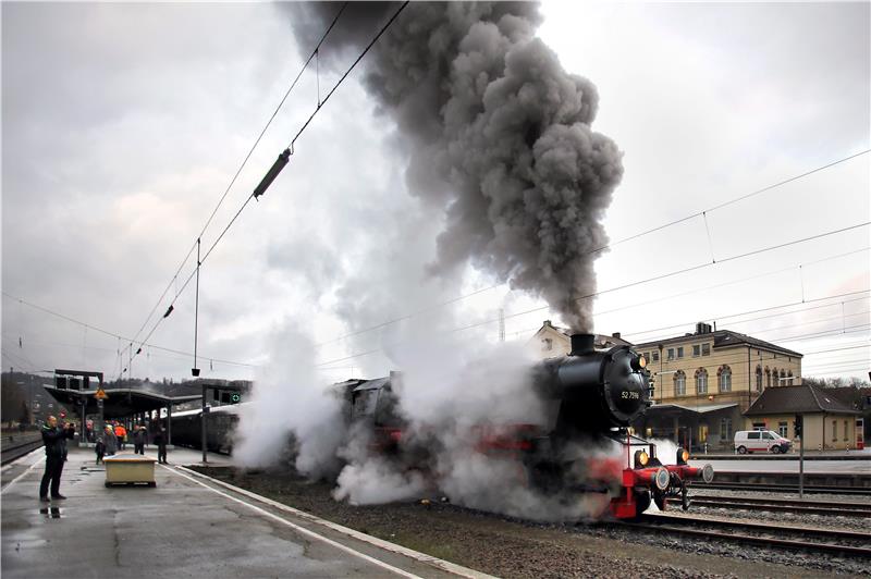 Zuglok war die EFZ-eigene Güterzugdampflokomotive 52 7596. Bild: Erich Sommer