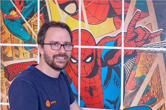 Zwei Charaktere mit besonderen Fähigkeiten: Der eine kann Netze spinnen, der andere die kompliziertesten Datenverflechtungen sichtbar machen: Chief Technical Officer Sebastian Müller Kopf an Kopf mit Spiderman – einem der populärsten Comic-Helden.